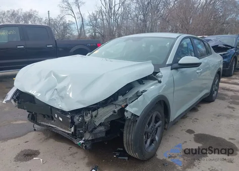 2025 Kia K4 Lxs z USA, uszkodzony, nr VIN 3KPFT4DEXSE045309